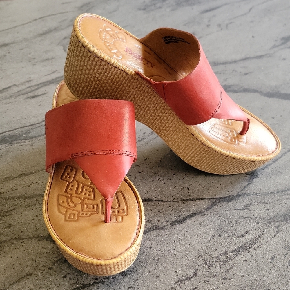 BORN Leather Wedge Comfort Sandal Red/Tan Size 8